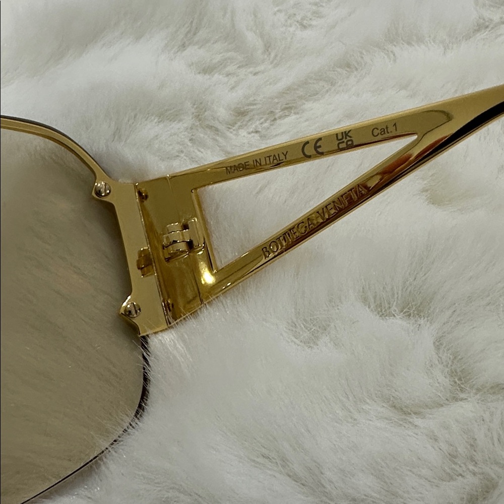 BOTTEGA VENETA SUNGLASSES - Picture 14 of 16